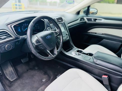 Used 2019 Ford Fusion SE w/ Equipment Group 151A FWD image 10