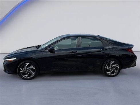 Used 2025 Hyundai Elantra Sport FWD image 7