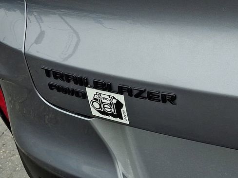 Used 2021 Chevrolet TrailBlazer RS w/ Sun and Liftgate Package AWD/4WD image 32