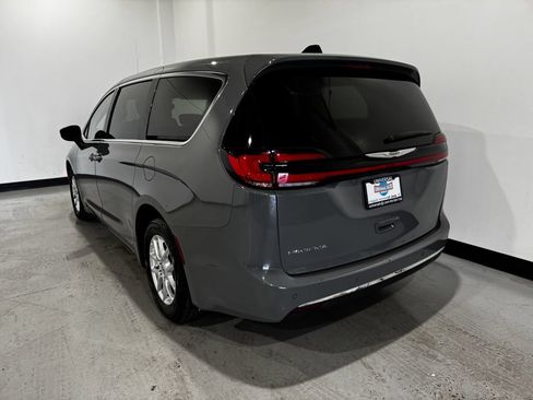 Used 2023 Chrysler Pacifica Touring-L FWD image 31