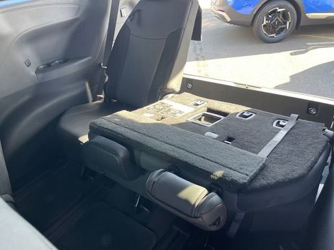 Used 2021 Toyota Sienna XSE w/ XSE Plus Package image 11