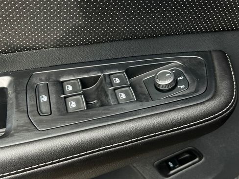 Certified 2024 Volkswagen Atlas Cross Sport SEL R-Line image 19