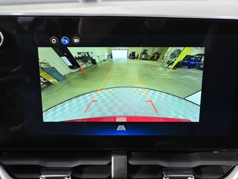 Used 2025 Chevrolet Equinox LT w/ Convenience Package II image 30