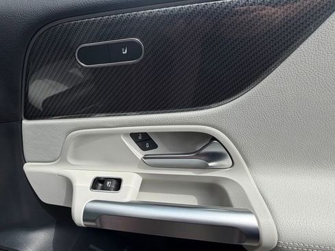 Used 2022 Mercedes-Benz GLB 250 4MATIC image 19