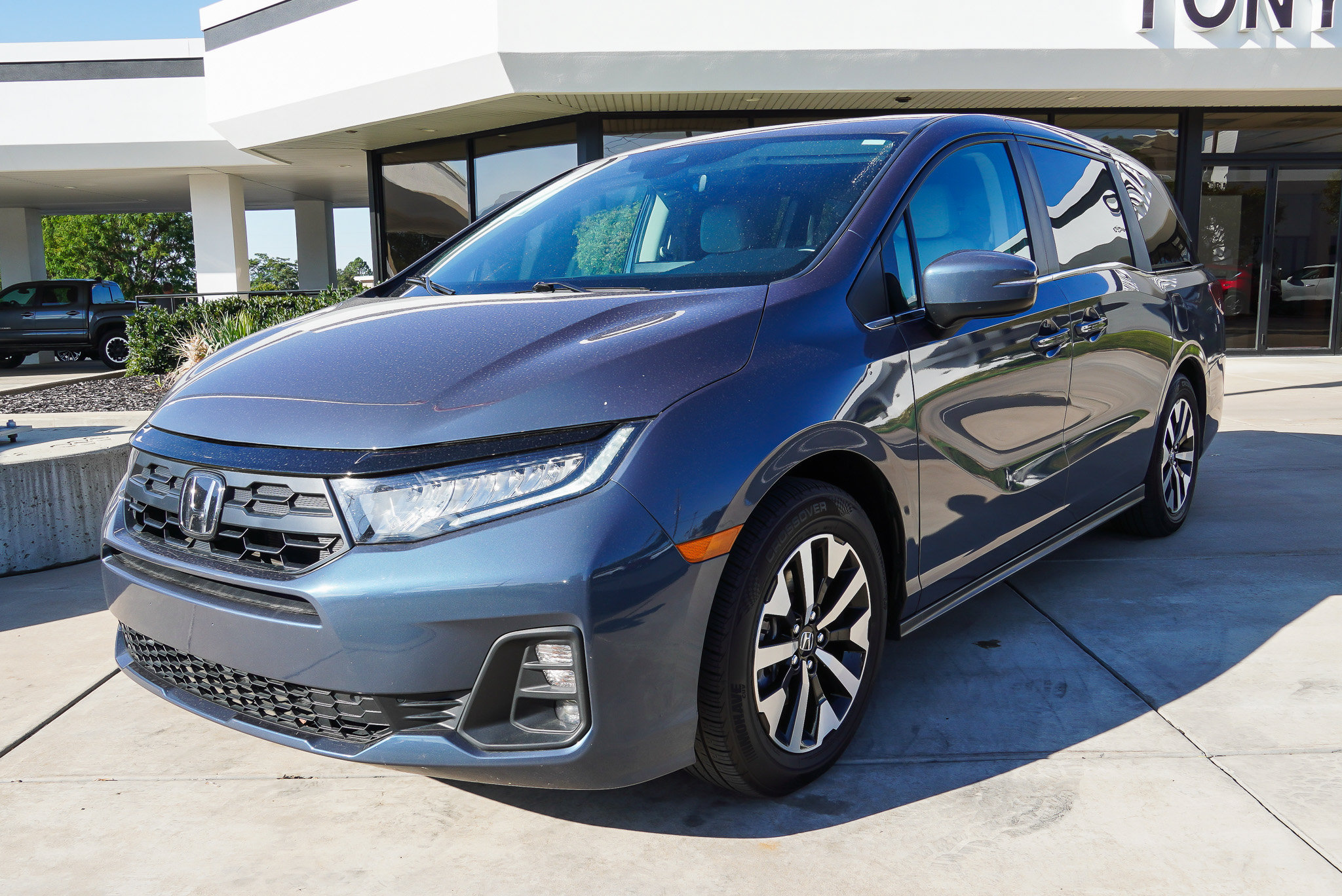 Used 2025 Honda Odyssey EX-L image 4