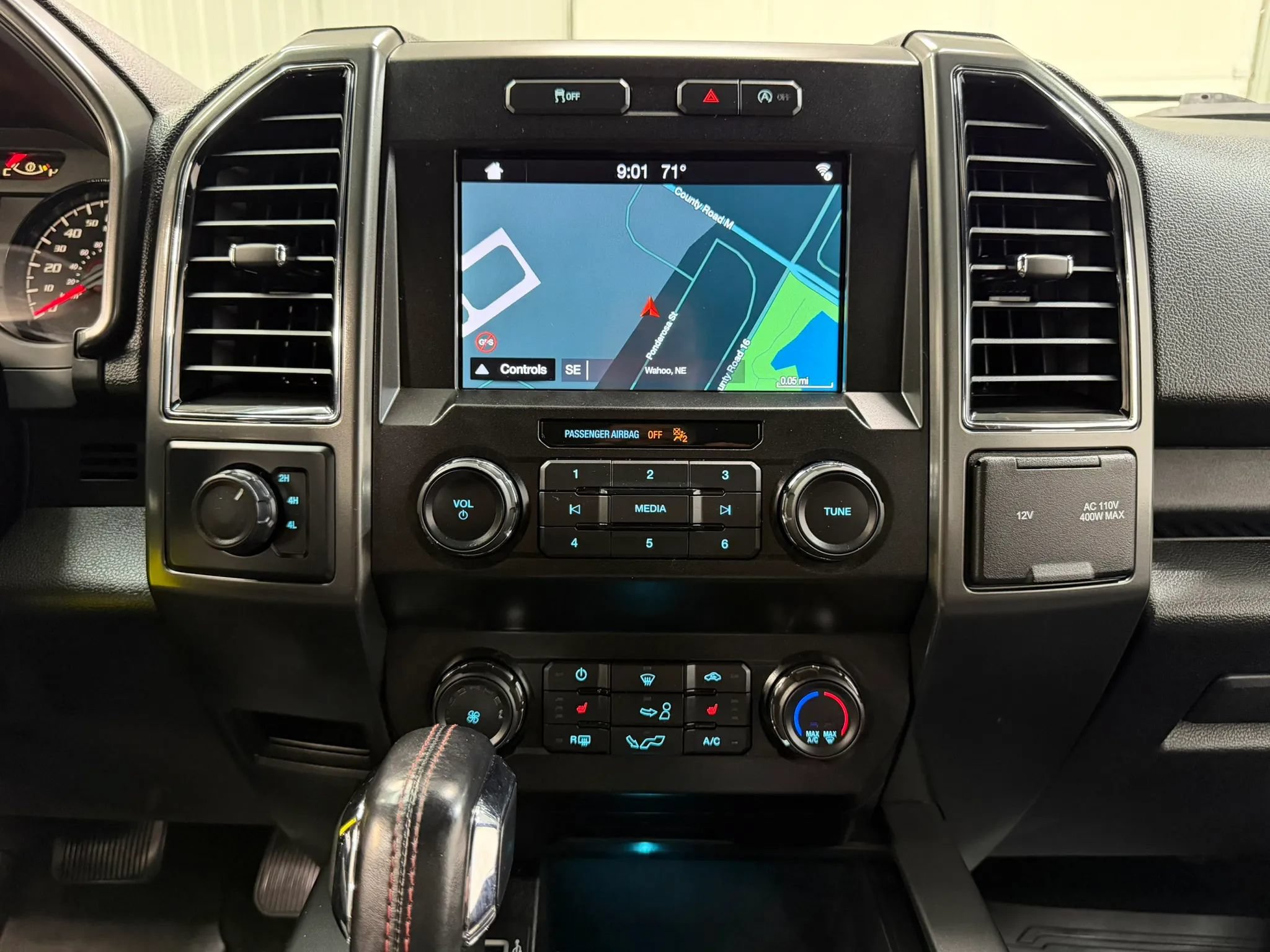 Used 2019 Ford F150 XLT w/ Equipment Group 302A Luxury AWD/4WD image 22