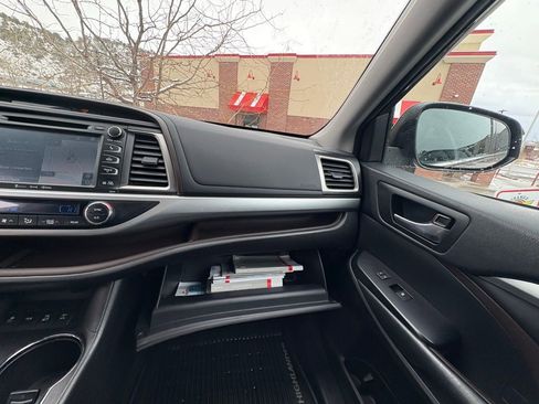 Used 2018 Toyota Highlander XLE image 20