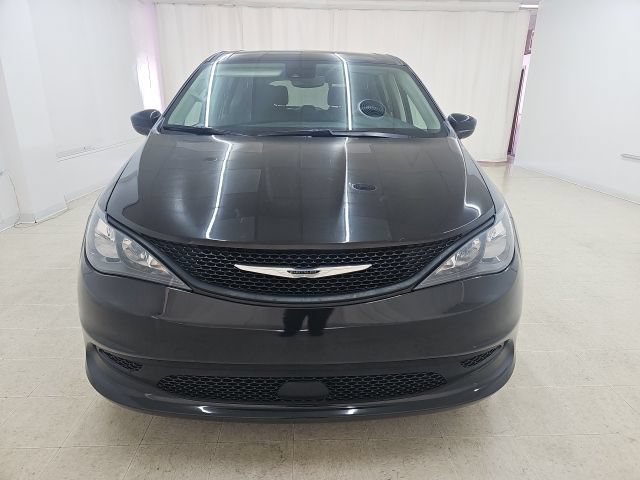 Used 2023 Chrysler Voyager LX FWD image 8