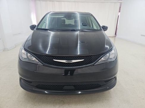 Used 2023 Chrysler Voyager LX FWD image 8