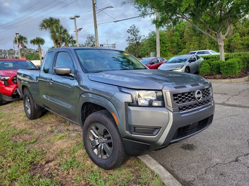 Used 2025 Nissan Frontier SV image 6