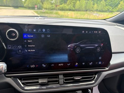 New 2026 Chevrolet Equinox EV RS AWD/4WD image 2
