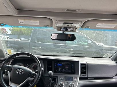 Used 2016 Toyota Sienna SE