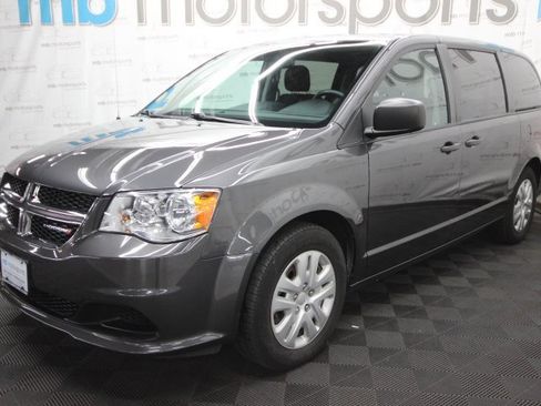 Used 2019 Dodge Grand Caravan SE w/ UConnect Hands-Free Group image 1