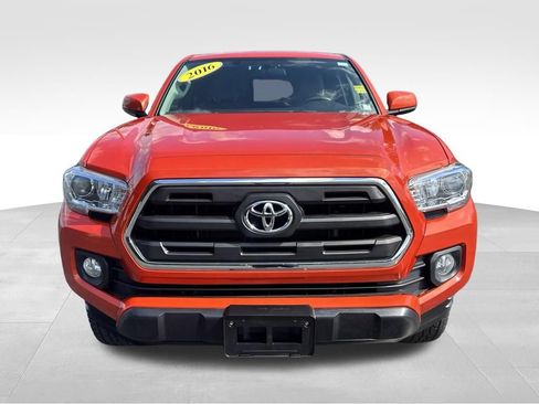 Used 2016 Toyota Tacoma SR5 AWD/4WD image 8