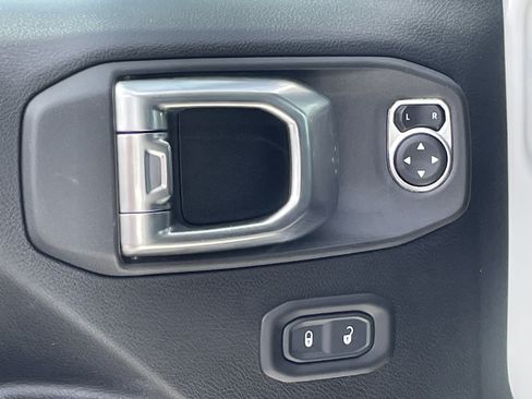Used 2023 Jeep Wrangler Unlimited Rubicon w/ Cold Weather Group AWD/4WD image 21