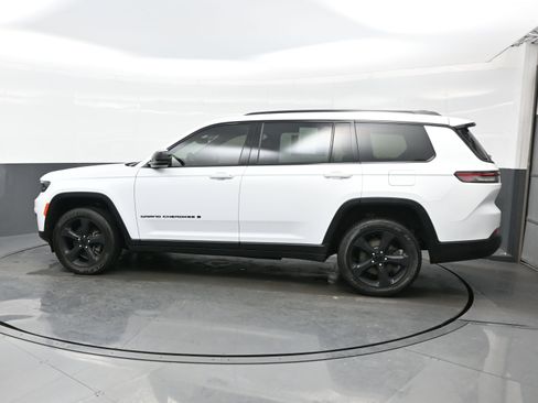 Used 2023 Jeep Grand Cherokee L Laredo image 3