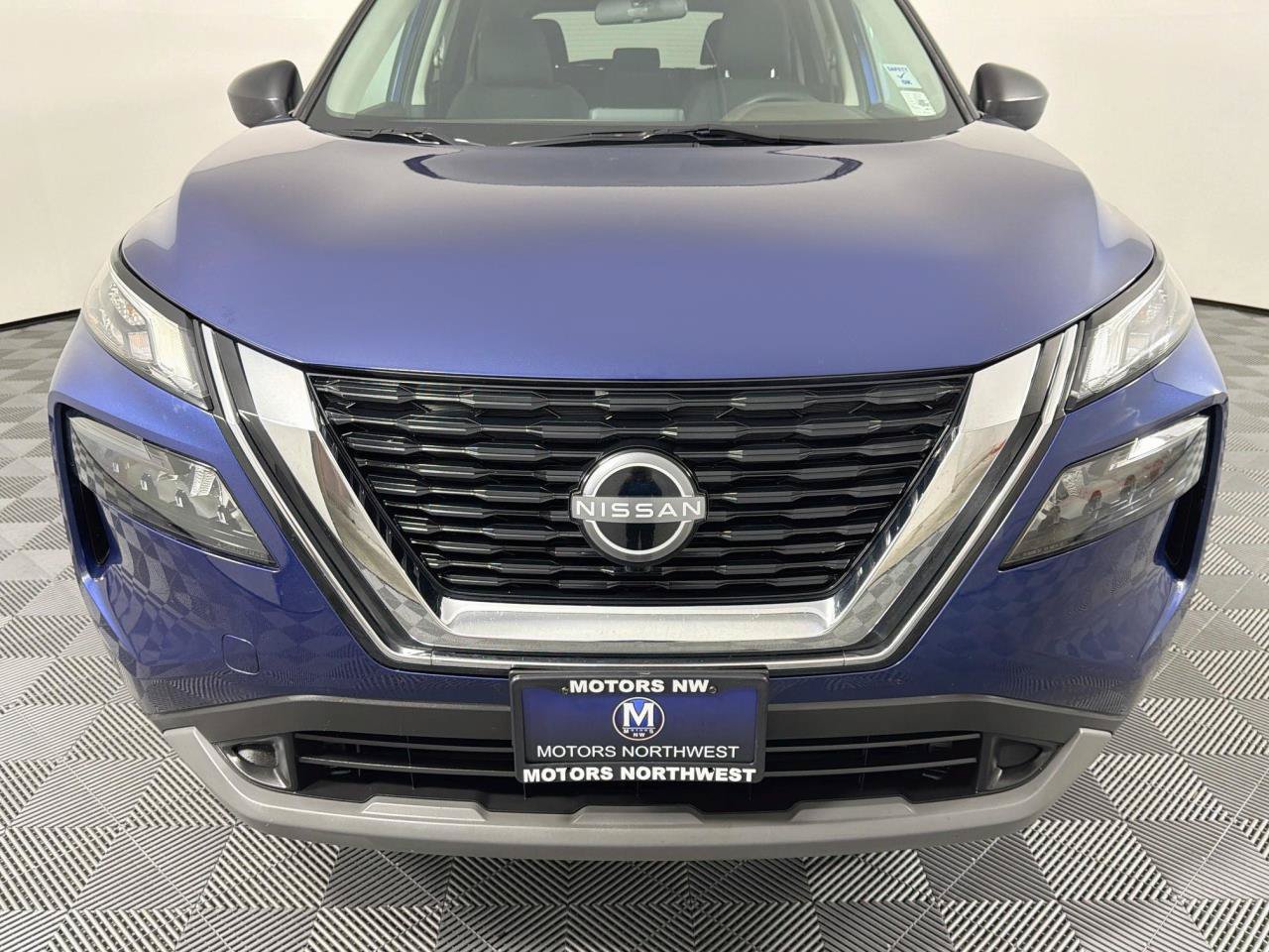 Used 2023 Nissan Rogue S AWD/4WD image 2