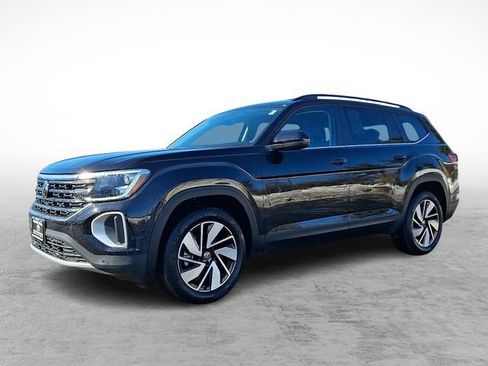 Used 2025 Volkswagen Atlas SE image 3