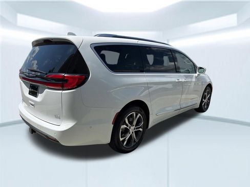 Used 2021 Chrysler Pacifica Pinnacle AWD/4WD image 7