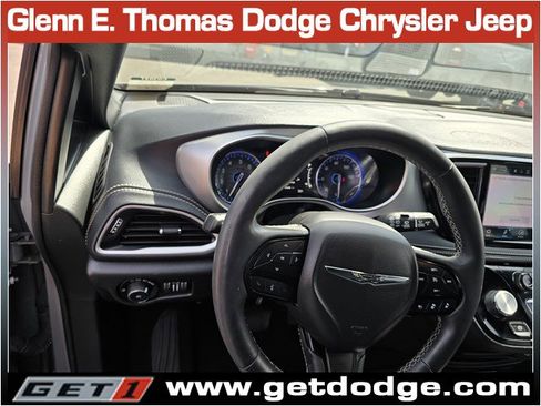 Certified 2023 Chrysler Pacifica Touring-L w/ S Appearance Package AWD/4WD image 16