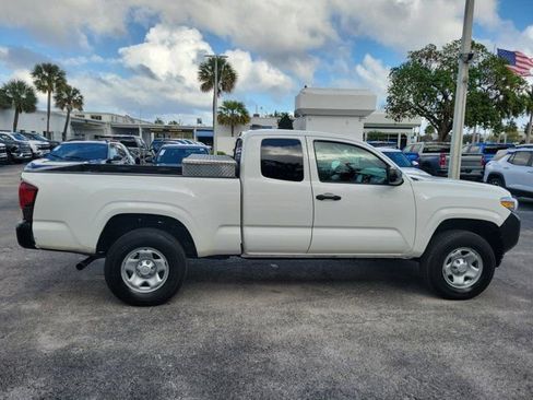 Used 2022 Toyota Tacoma SR image 8