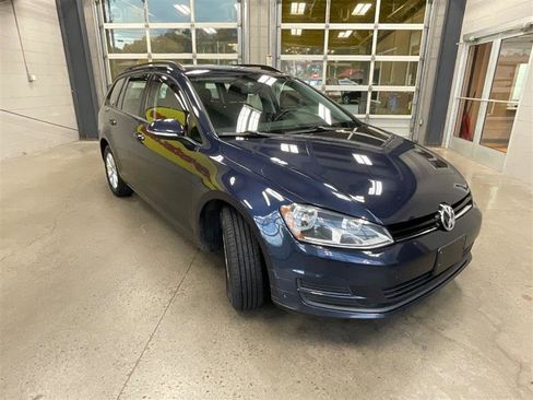 Used 2016 Volkswagen Golf S image 7