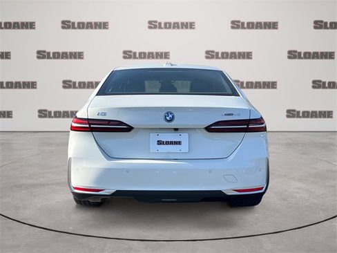 Certified 2025 BMW i5 xDrive40 w/ Premium Package image 4