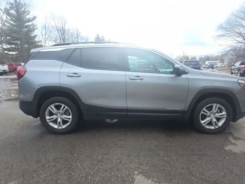 Used 2023 GMC Terrain SLE image 3