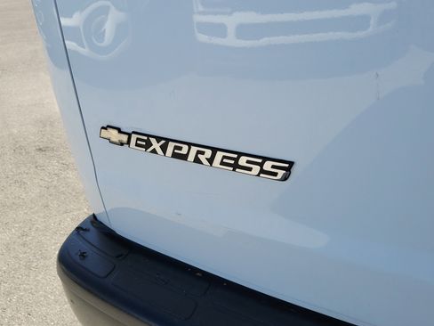 Used 2021 Chevrolet Express 2500 Extended w/ Driver Convenience Package image 32
