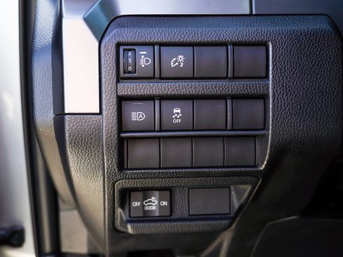 Certified 2025 Toyota Tacoma SR5 AWD/4WD image 19