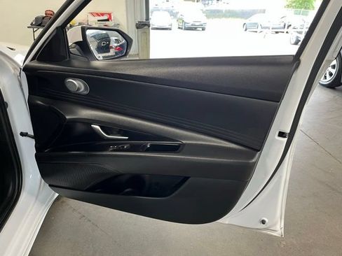 Used 2024 Hyundai Elantra SEL FWD image 12