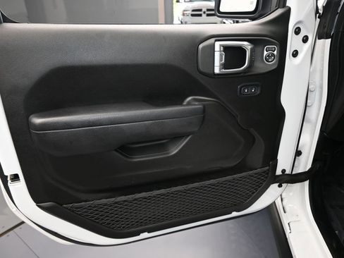 Used 2024 Jeep Gladiator Sport image 11