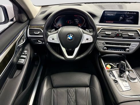 Used 2020 BMW 740i w/ Premium Package RWD image 10