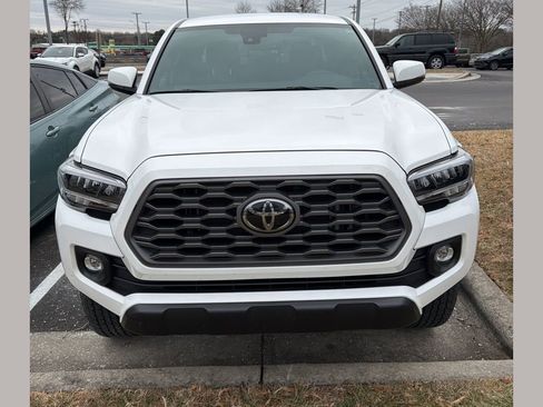 Used 2022 Toyota Tacoma TRD Off-Road image 1