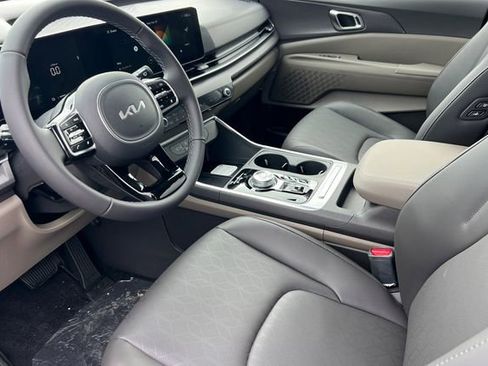 New 2026 Kia Carnival EX image 11