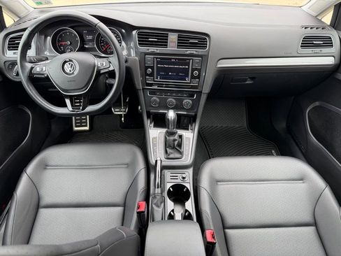 Used 2019 Volkswagen Golf Alltrack S image 17