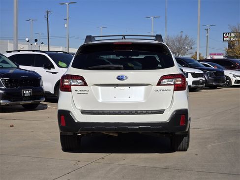 Used 2018 Subaru Outback 2.5i Premium image 13