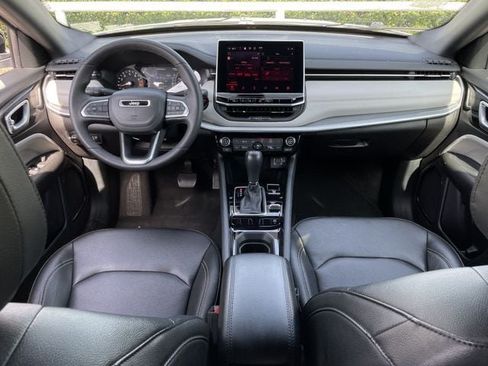 Used 2025 Jeep Compass Limited AWD/4WD image 11