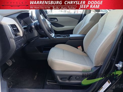 Used 2023 Nissan Rogue SV image 16