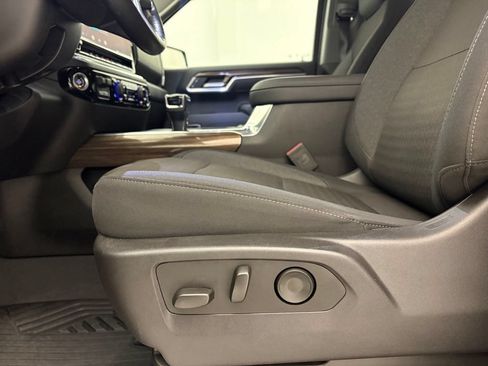 Used 2025 Chevrolet Silverado 1500 LT AWD/4WD image 30