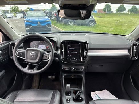 Used 2022 Volvo XC40 T5 Momentum AWD/4WD image 19