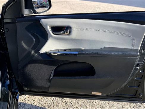 Used 2013 Toyota Avalon XLE image 20