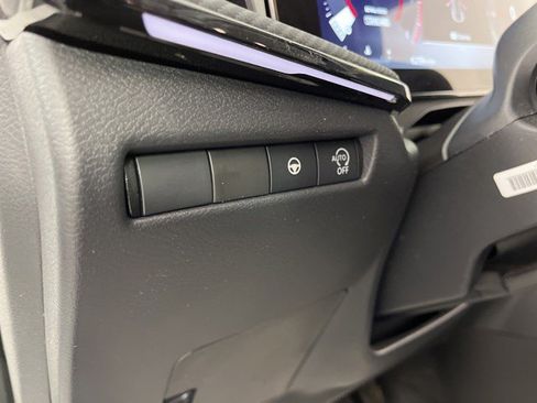 Used 2025 Nissan Kicks SR FWD image 26