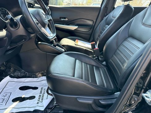 Used 2019 Nissan Kicks SR w/ SR Premium Package image 12