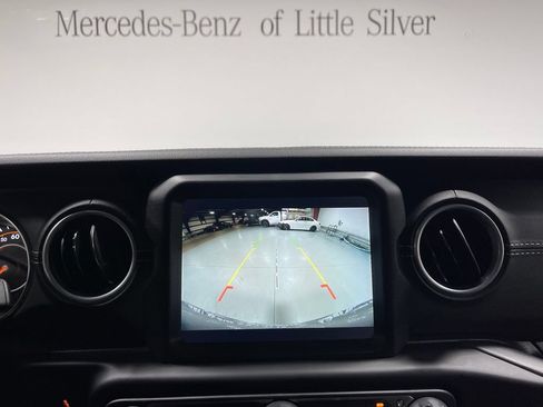 Used 2019 Jeep Wrangler Unlimited Sahara AWD/4WD image 34