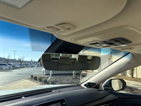 Used 2020 Toyota Avalon Limited image 27