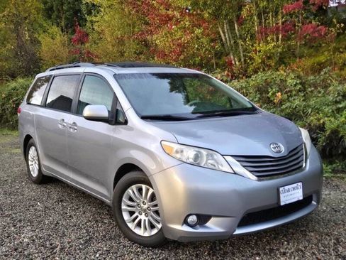 Used 2012 Toyota Sienna XLE w/ Premium Pkg image 1