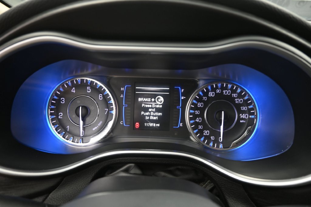 Used 2015 Chrysler 200 Limited w/ Convenience Group FWD image 34