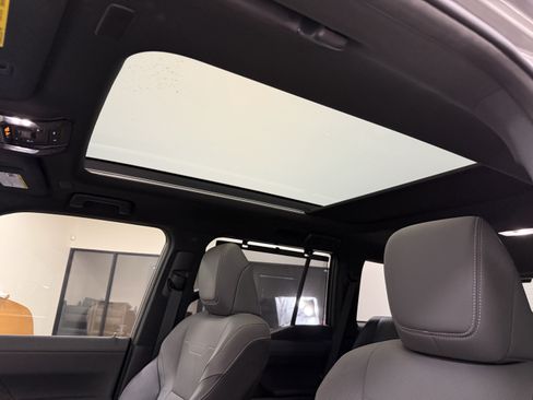 Used 2025 Lexus GX 550 w/ Accessory Package (2T) AWD/4WD image 14