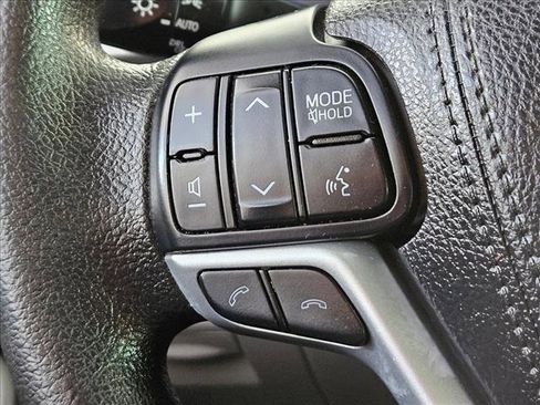 Used 2018 Toyota Highlander LE FWD image 22